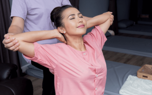 กายภาพบำบัดออฟฟิศซินโดรม: บอกลาอาการปวดเรื้อรัง เพิ่มคุณภาพชีวิต