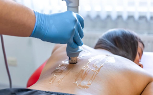 เทียบความคุ้มค่า! Shock Wave Therapy ราคาเท่าไหร่? ทางลัดรักษาออฟฟิศซินโดรมให้หายไว