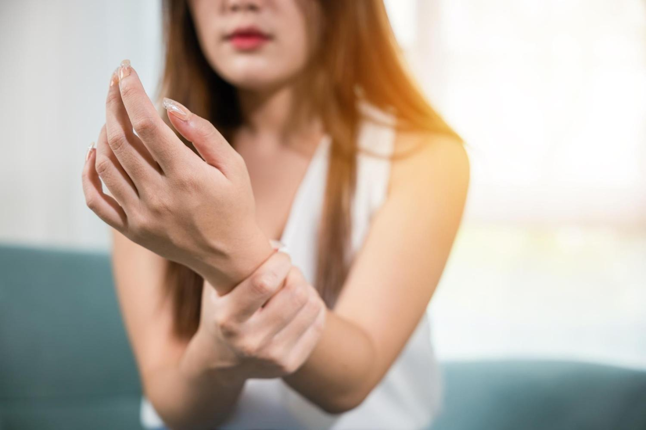 มือชา เกิดจากอะไร?