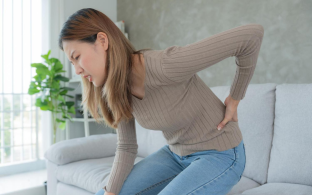 Sciatica Pain คืออะไร? เจาะลึกสาเหตุอาการปวดสะโพกร้าวลงขา ที่ผู้หญิงต้องระวัง