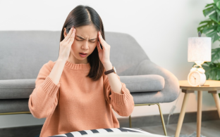 Prohealth Clinic พร้อมตอบ ปวดหัวไมเกรน vs ออฟฟิศซินโดรมต่างกันไหม รักษาแบบไหนดี